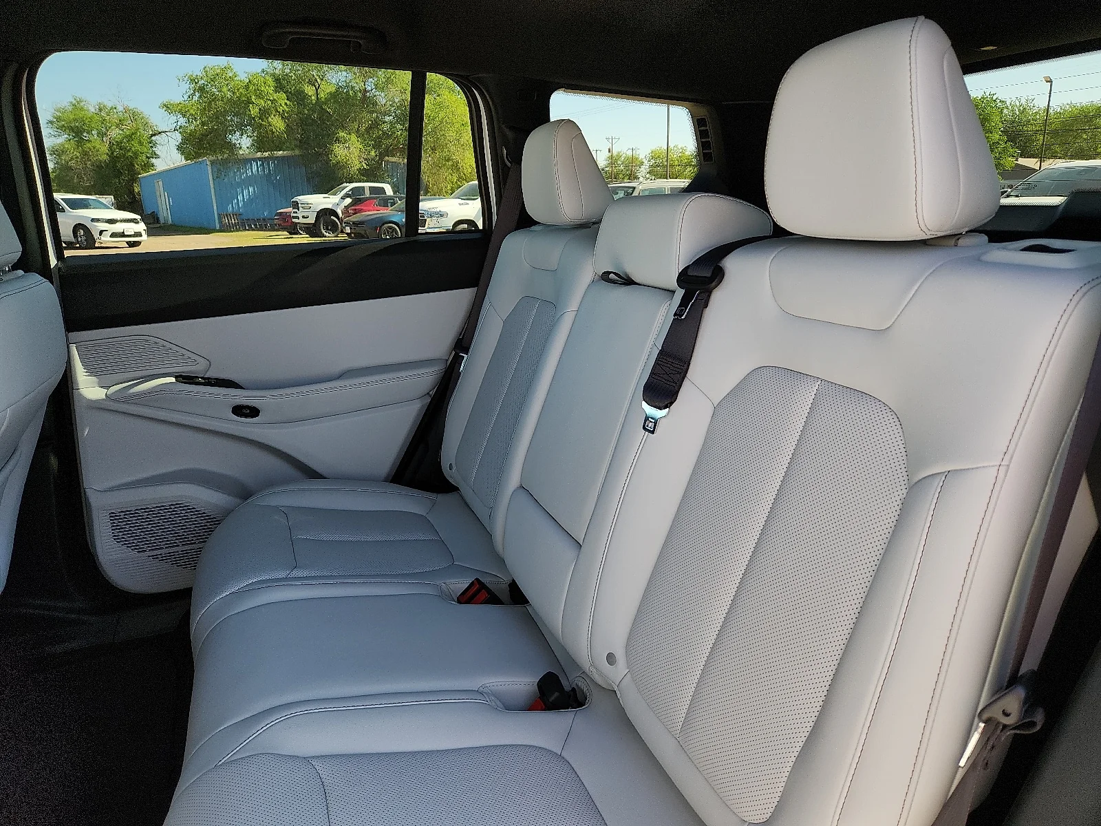 New 2026 White Jeep LIMITED 4X4 image 10