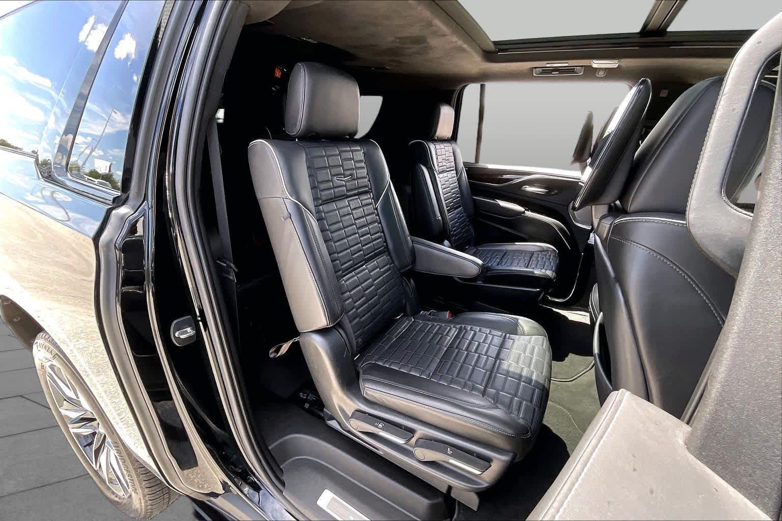 Used 2021 Black Raven Cadillac Sport Platinum image 21