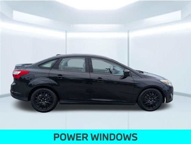 Used 2012 Black Ford SE image 7