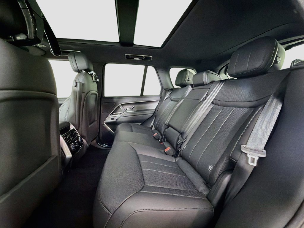 New 2027 Santorini Black Land Rover SE image 26