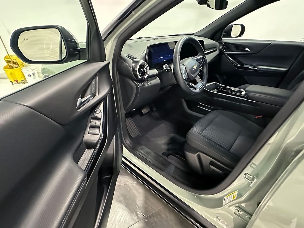 Used 2025 Green Chevrolet LT image 18