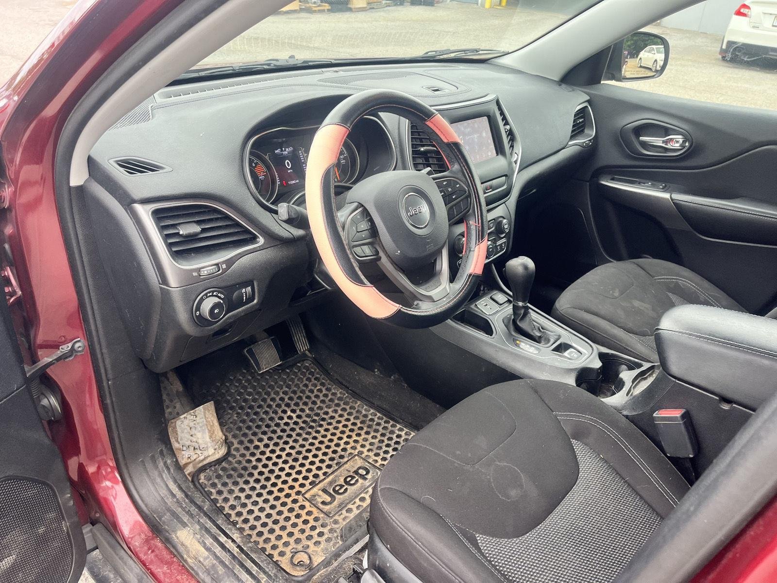 Used 2019 Velvet Red Pearlcoat Jeep Latitude image 10