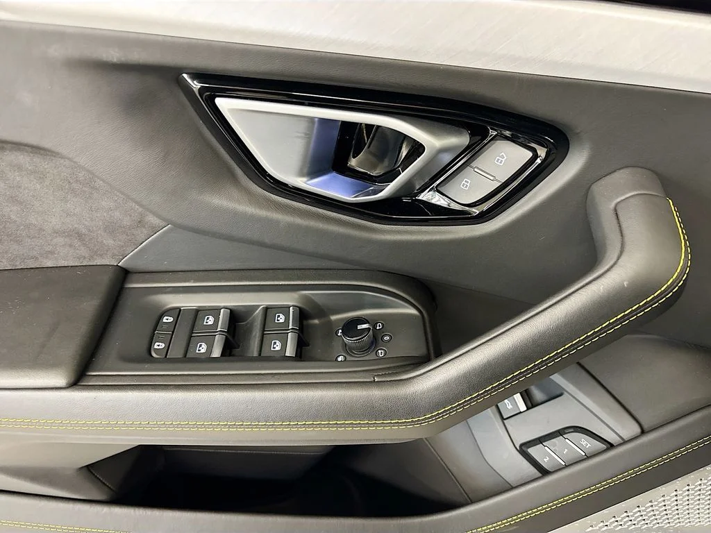 2021 Lamborghini Urus Base - Photo 21