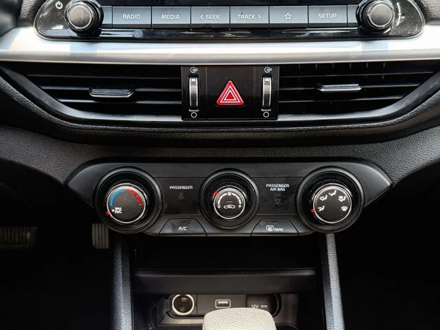 Used 2023 White Kia LXS image 15