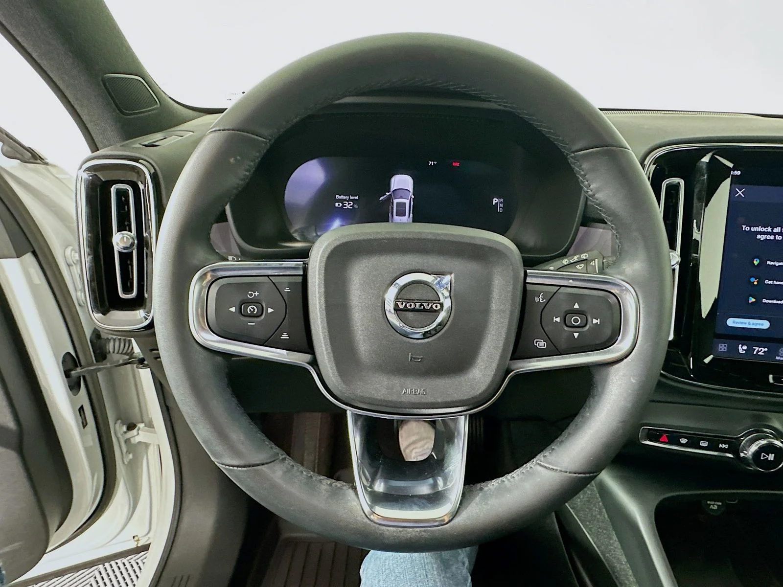 Used 2023 Crystal White Volvo Ultimate image 11
