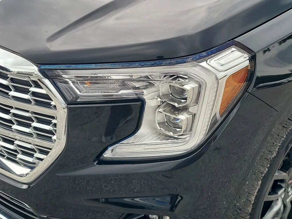Used 2023 Ebony Twilight Metallic GMC Denali image 23