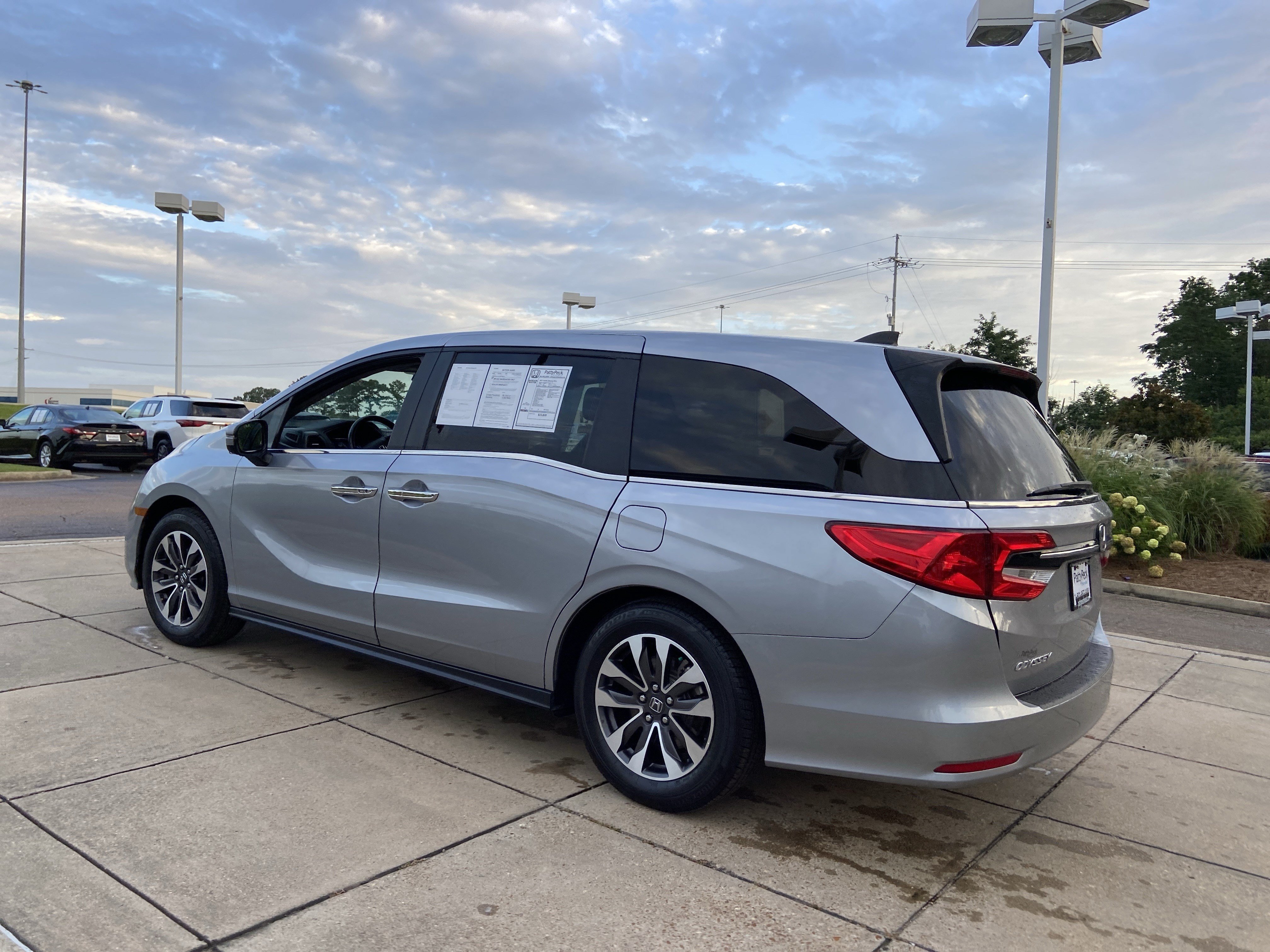 Used 2021 Lunar Silver Metallic Honda EX-L image 8