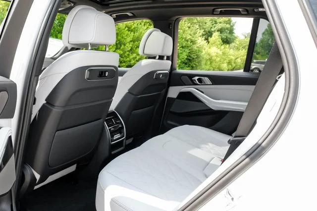 Used 2026 Alpine White BMW xDrive40i image 45