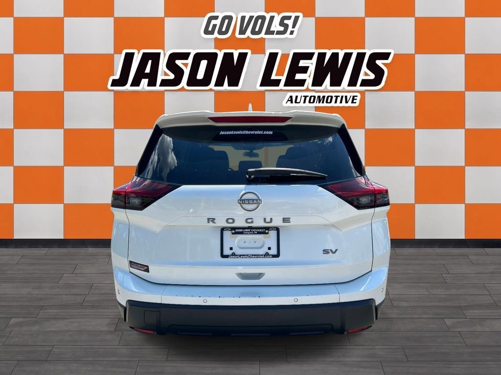 Used 2024 Everest White Pea Nissan SV image 5