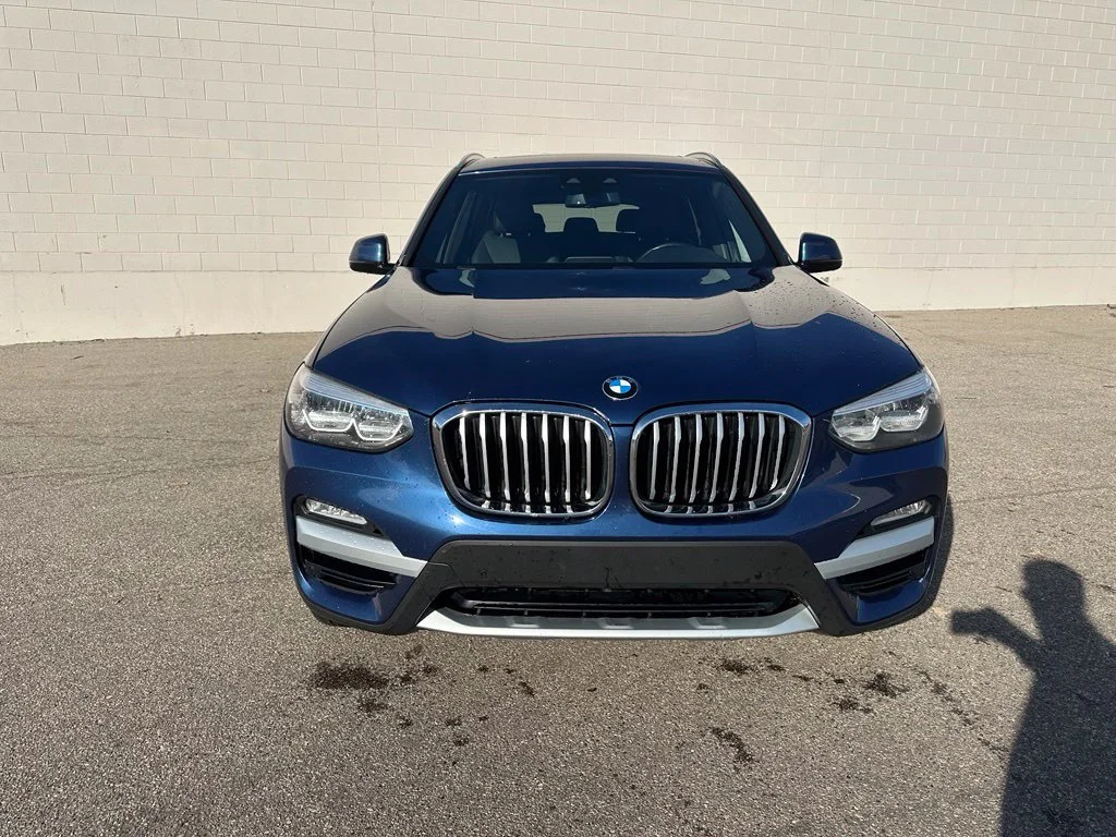 Used 2019 Blue Metallic BMW xDrive30i image 2
