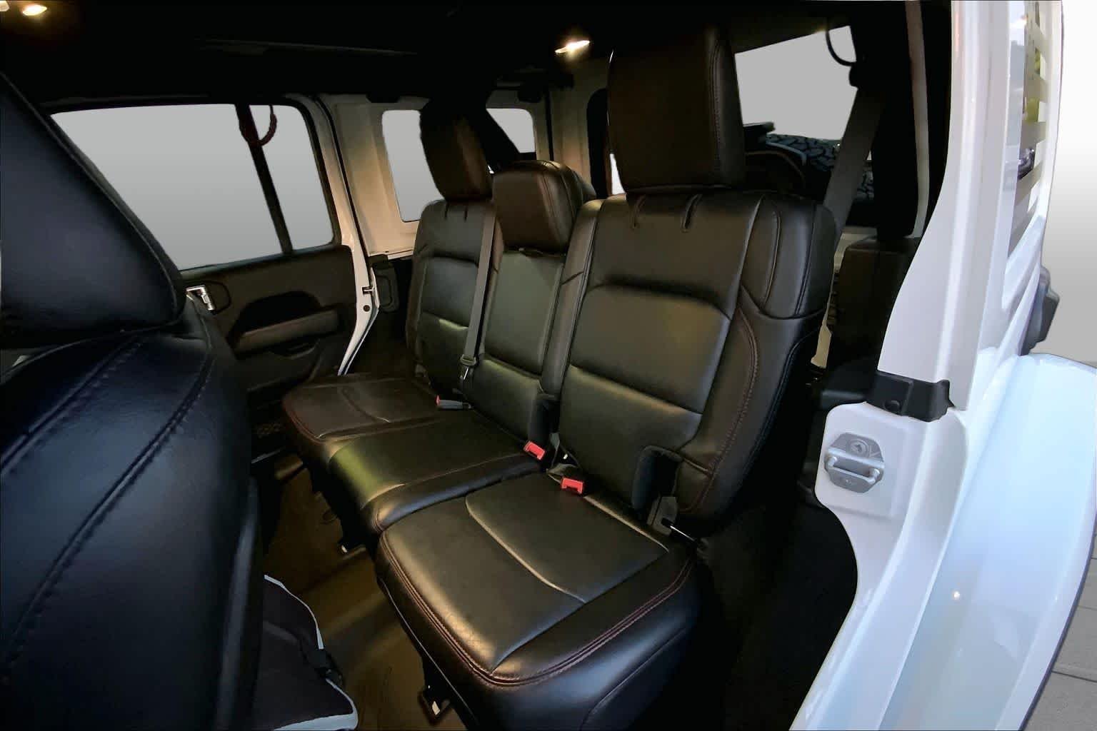 Used 2019 Bright White Clearcoat Jeep Rubicon image 18