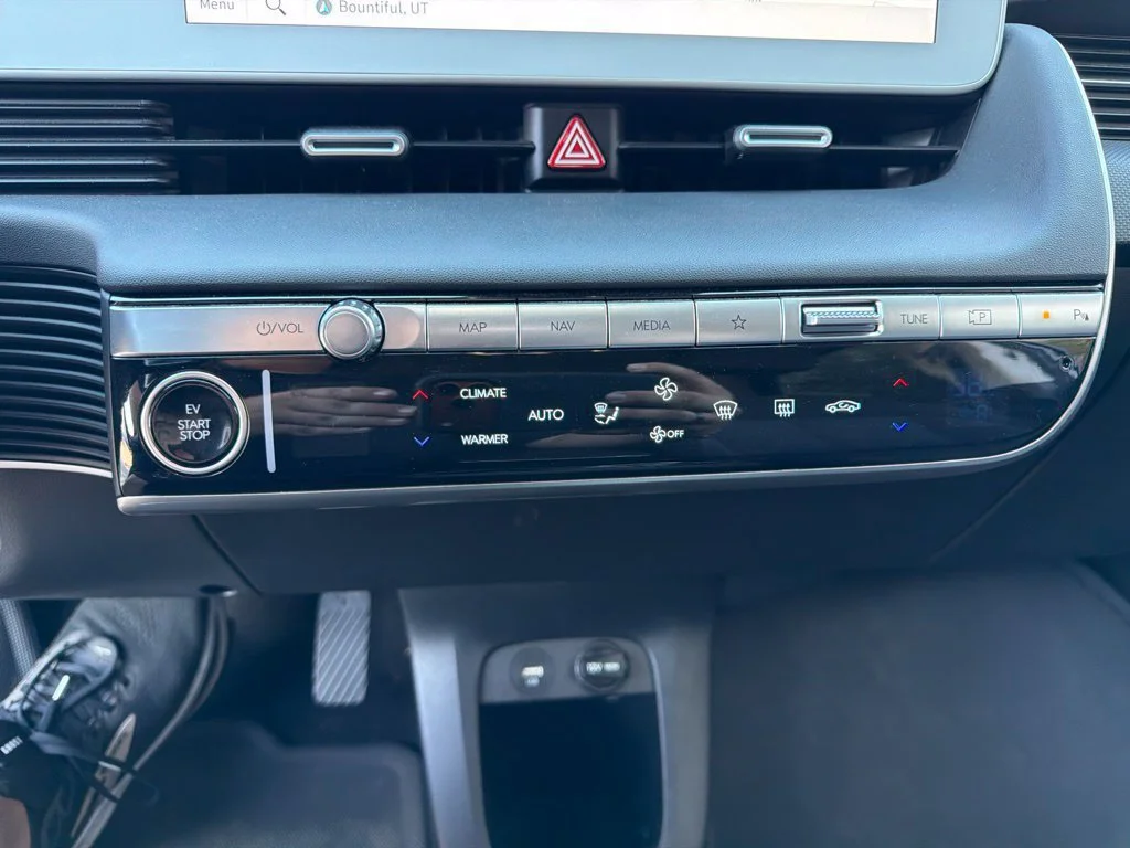 Used 2024 Cyber Gray Hyundai SEL image 30