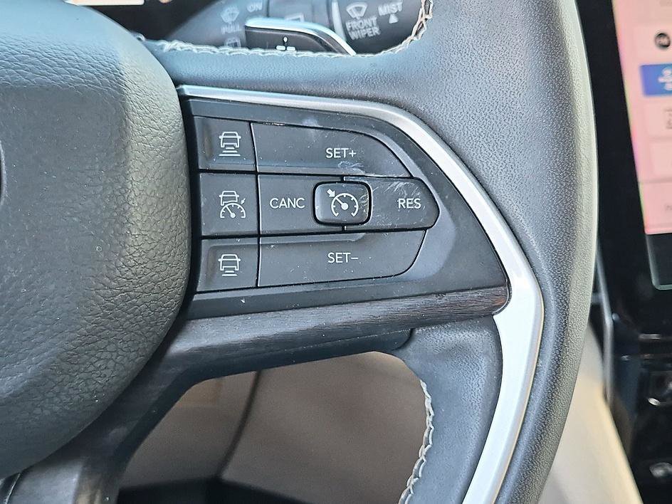 Used 2023 Bright White Clearcoat Jeep Limited image 18