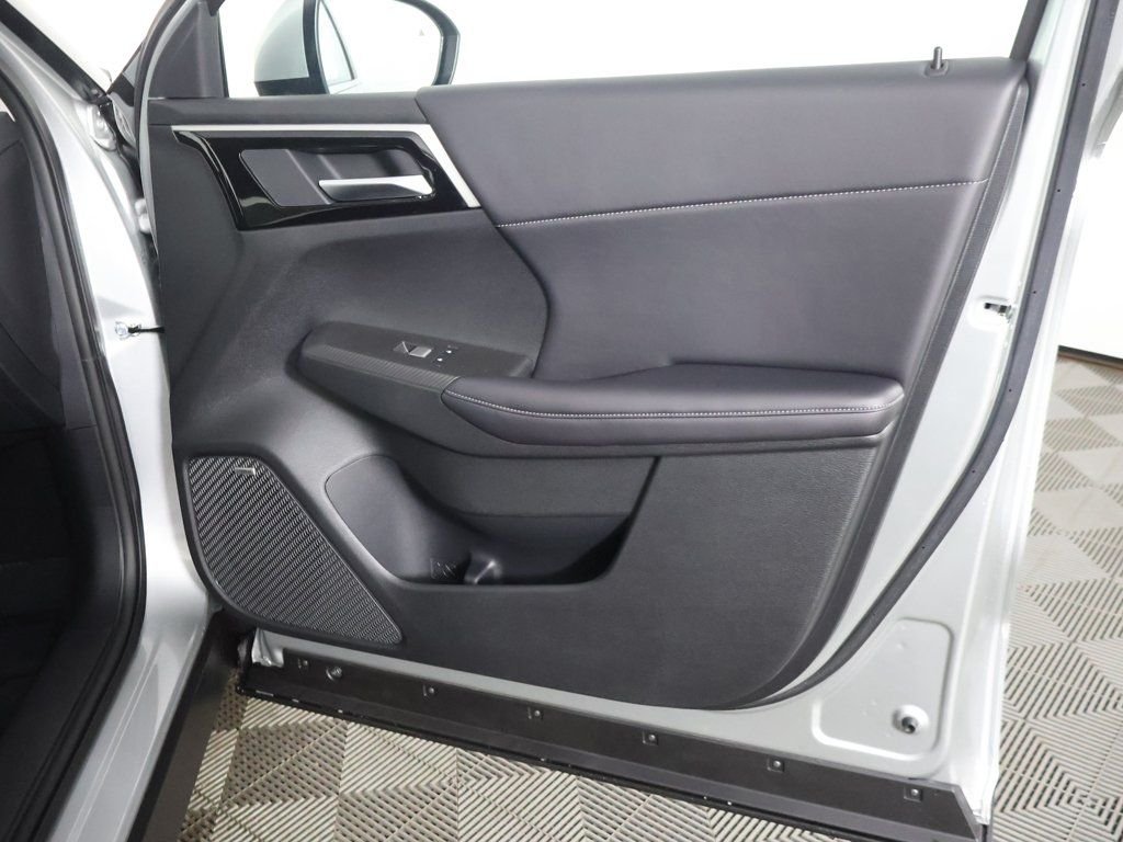 New 2026 Silver Mitsubishi SE image 26