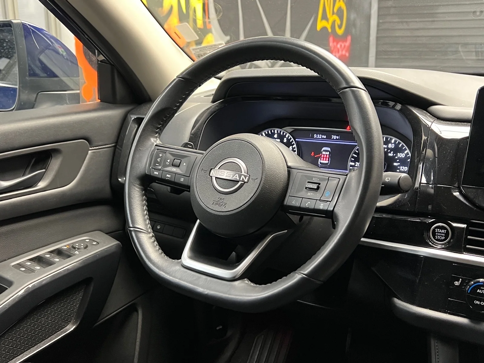 2024 Nissan Pathfinder SV - Photo 11