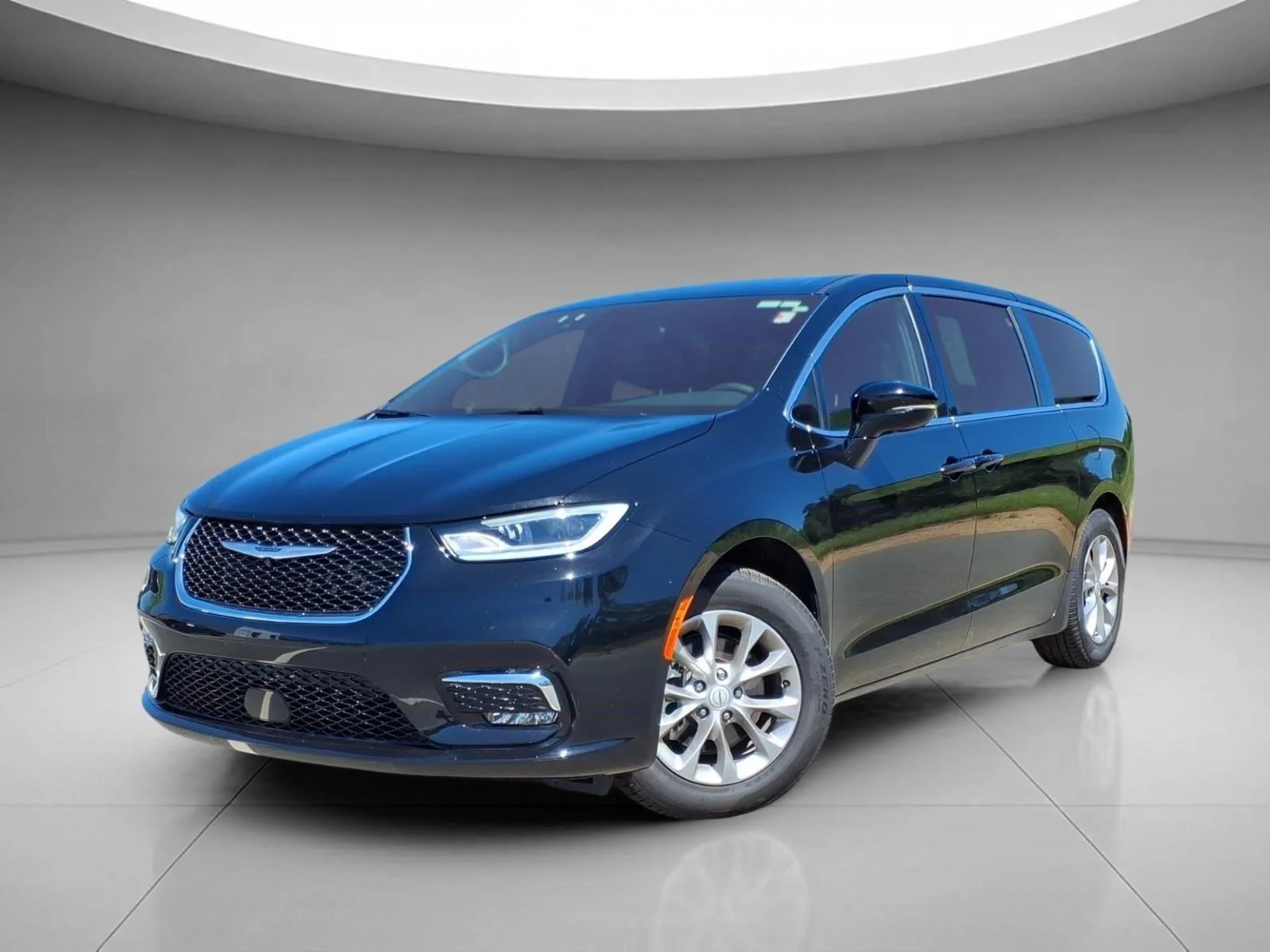 2026 Chrysler Pacifica Limited's photo