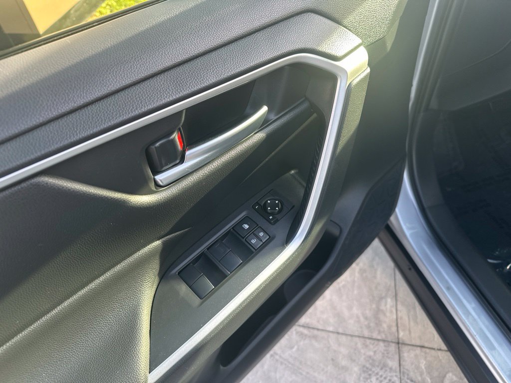 2020 Toyota RAV4 XLE - Photo 10