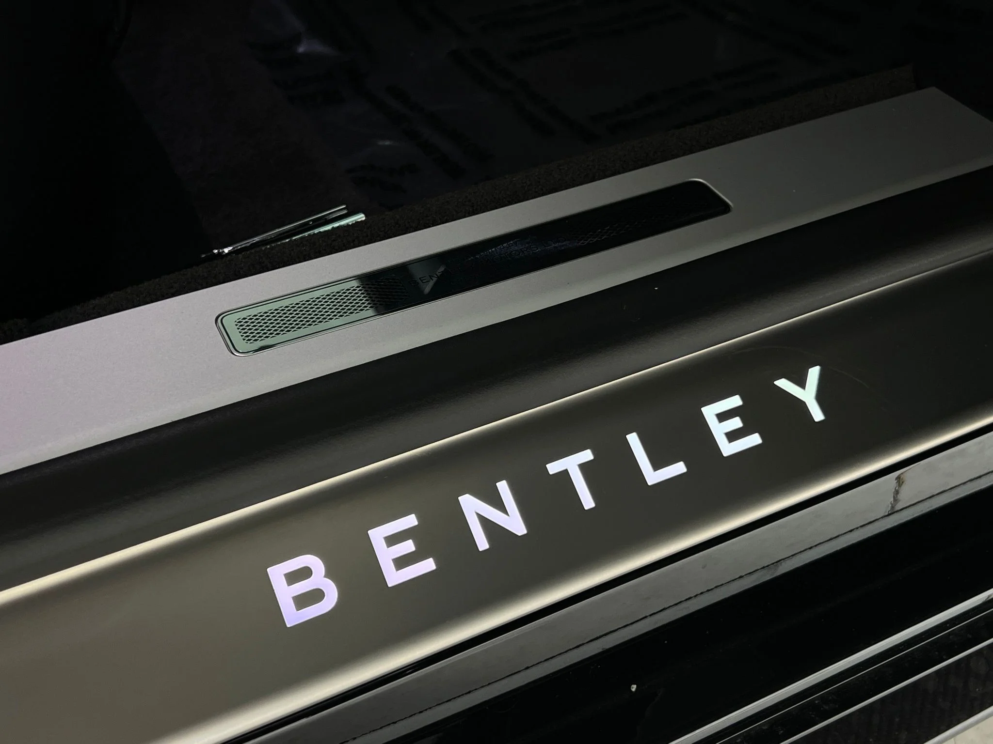 Used 2022 Black Bentley V8 image 14
