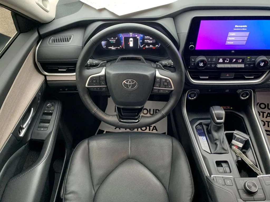 Used 2025 Black Toyota Platinum image 17