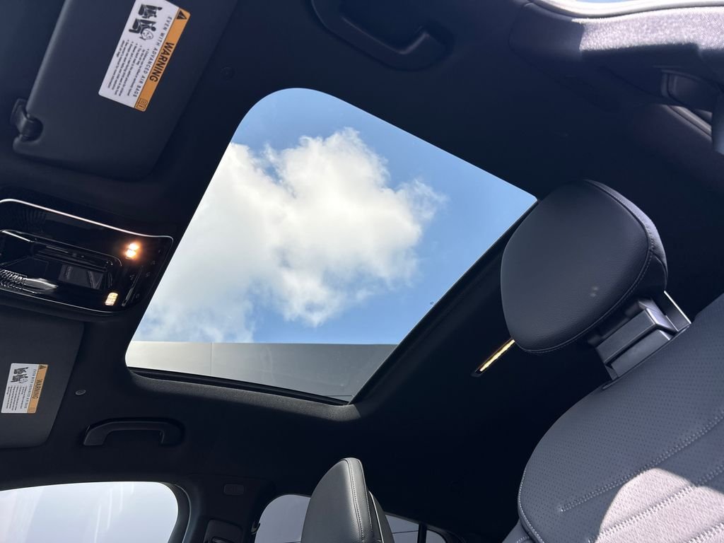 New 2026 Polar White Mercedes-Benz GLC300 image 23