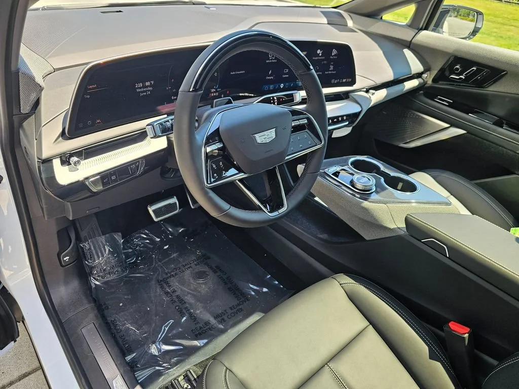 New 2026 Vibrant White Tricoat Cadillac Sport image 19
