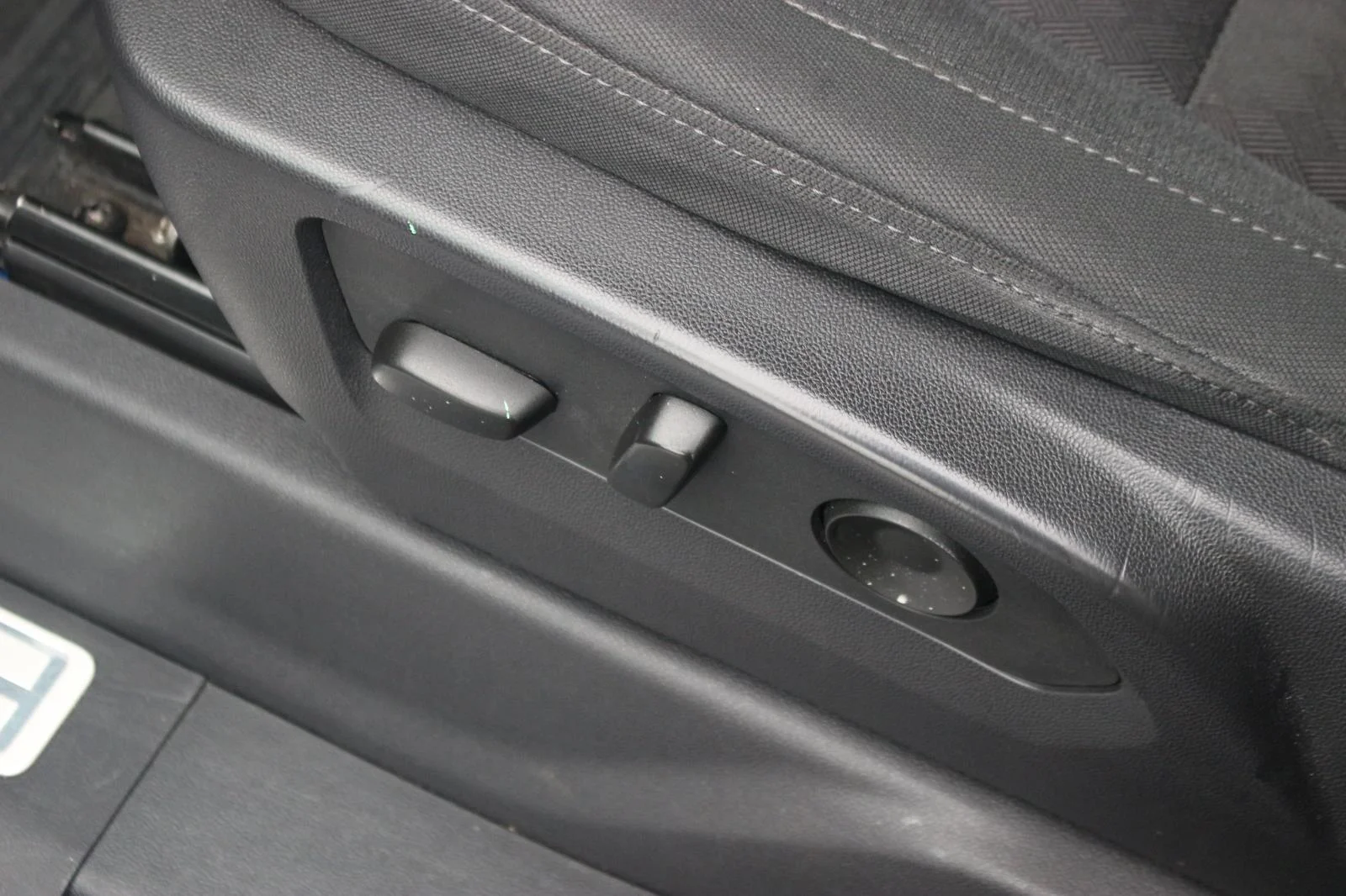 Used 2025 Riptide Blue Metallic Chevrolet LT image 18