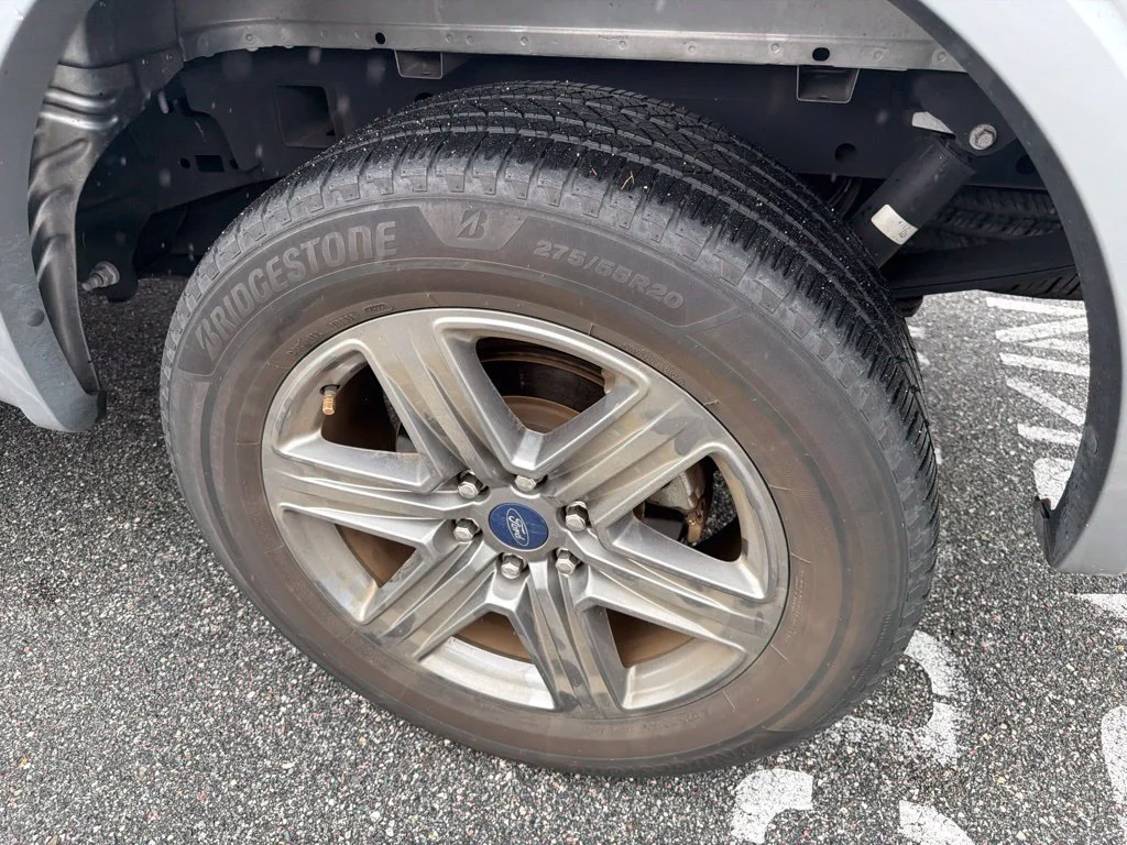 Used 2020  Ford XL image 8