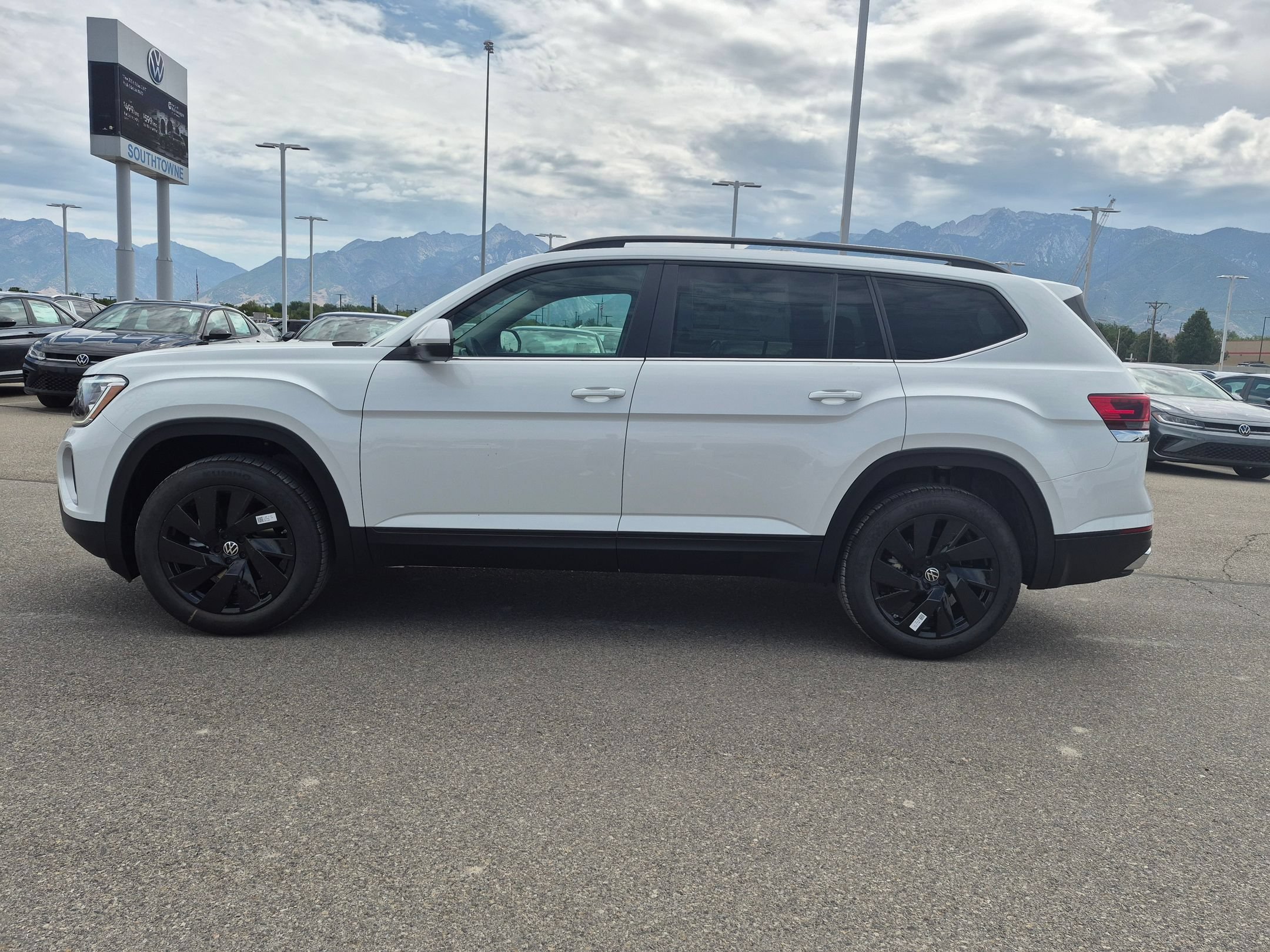 New 2026 Opal White Pearl Volkswagen 2.0T SE w/Technology image 7