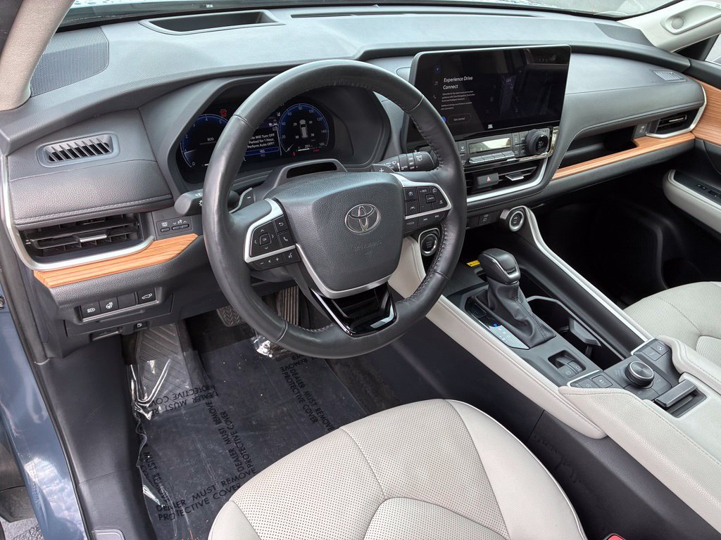 Used 2025 White Toyota Platinum image 17