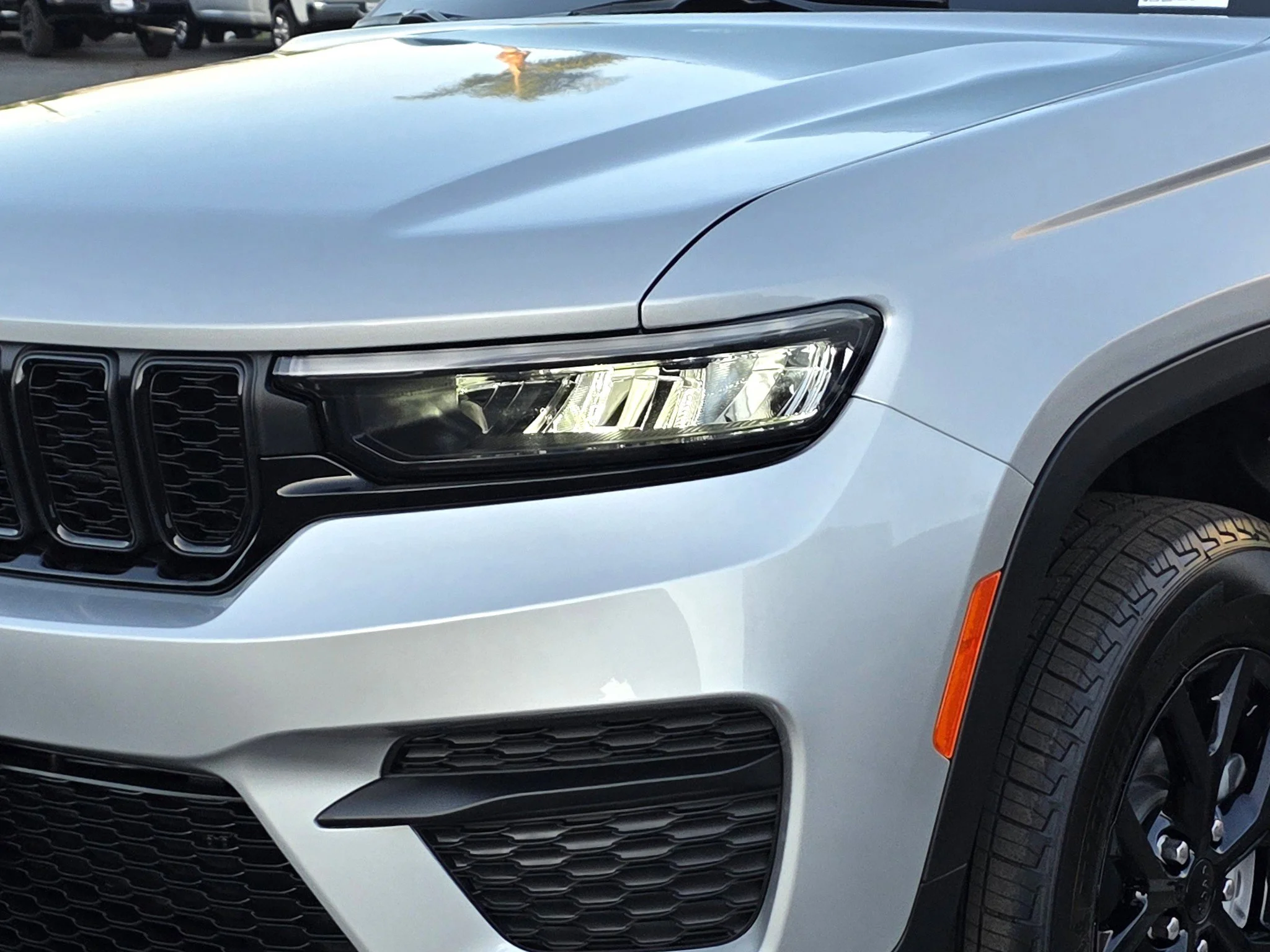 New 2025 Silver Jeep Altitude X image 8