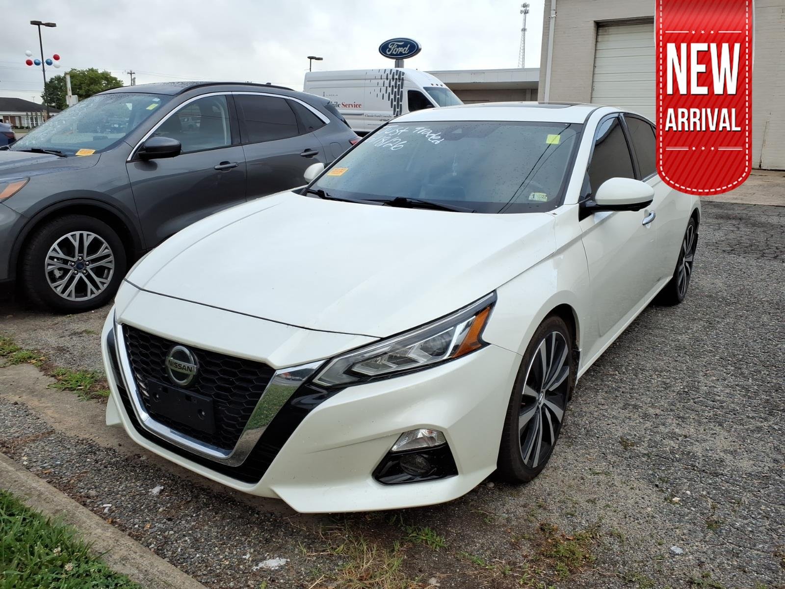 Used 2020 Pearl White Tricoat Nissan 2.0 Platinum image 1