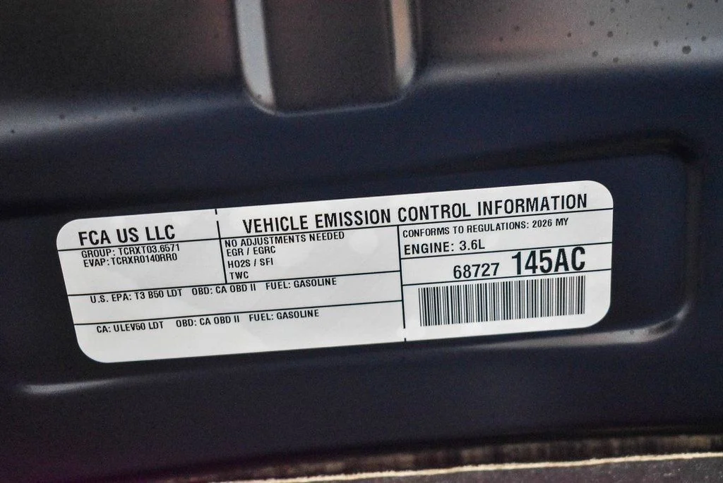New 2026 Diamond Black Crystal Pearl-Coat Exterior Paint Chrysler Limited image 22