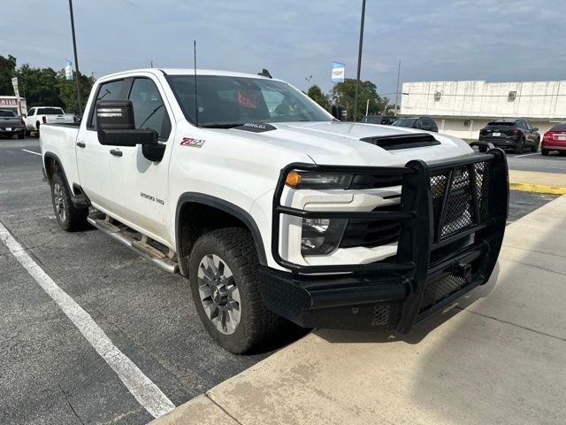 Used 2025 White Chevrolet Custom image 1