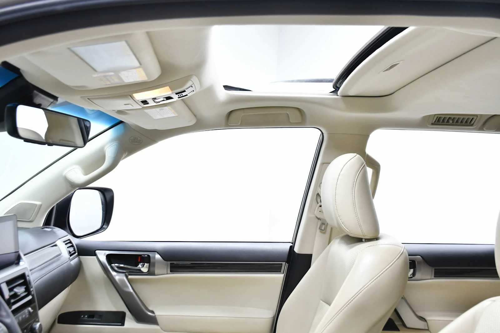 Used 2022 Starfire Pearl Lexus Luxury image 13