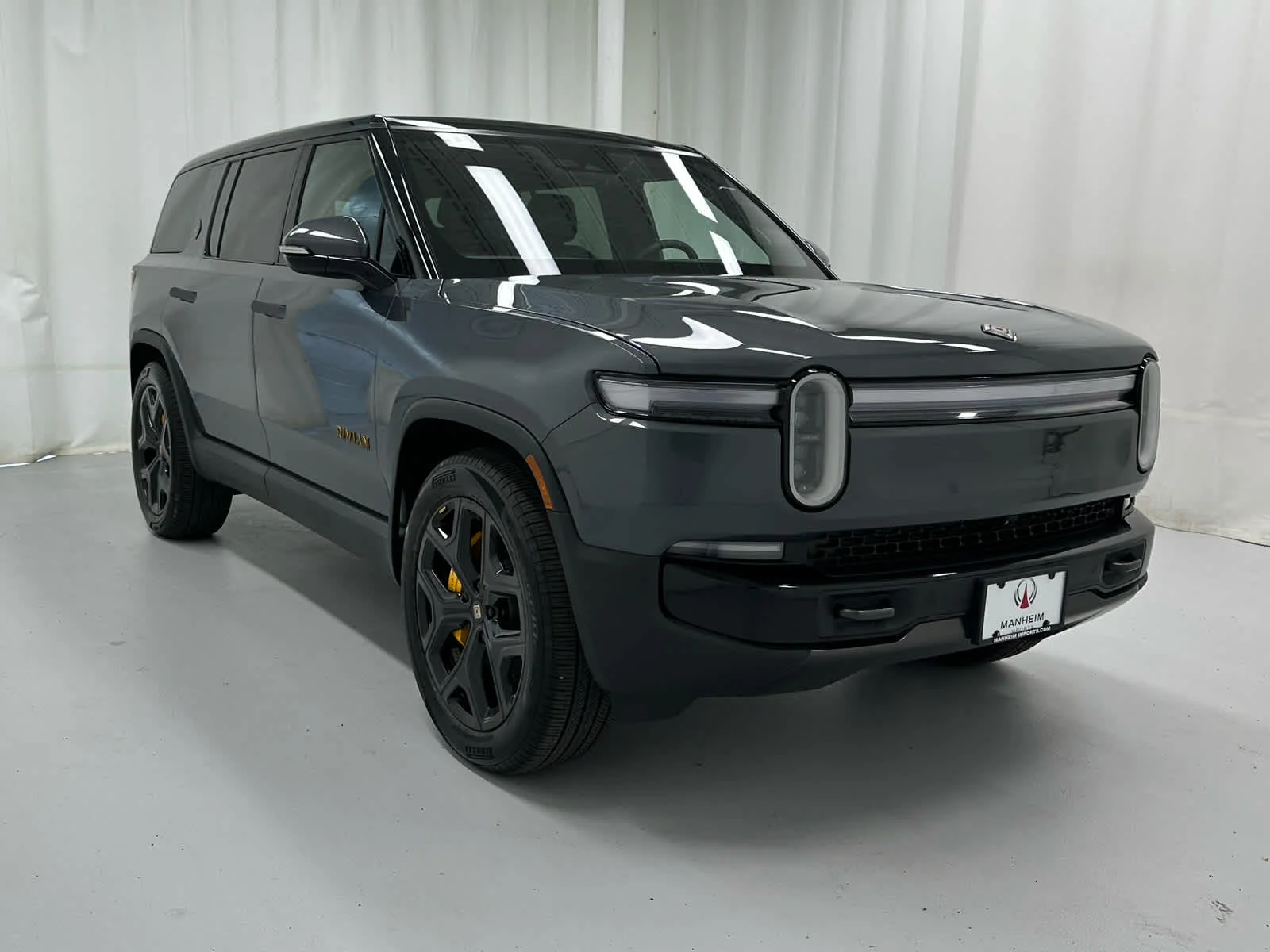 2025 Rivian R1S Ascend Tri Max's photo