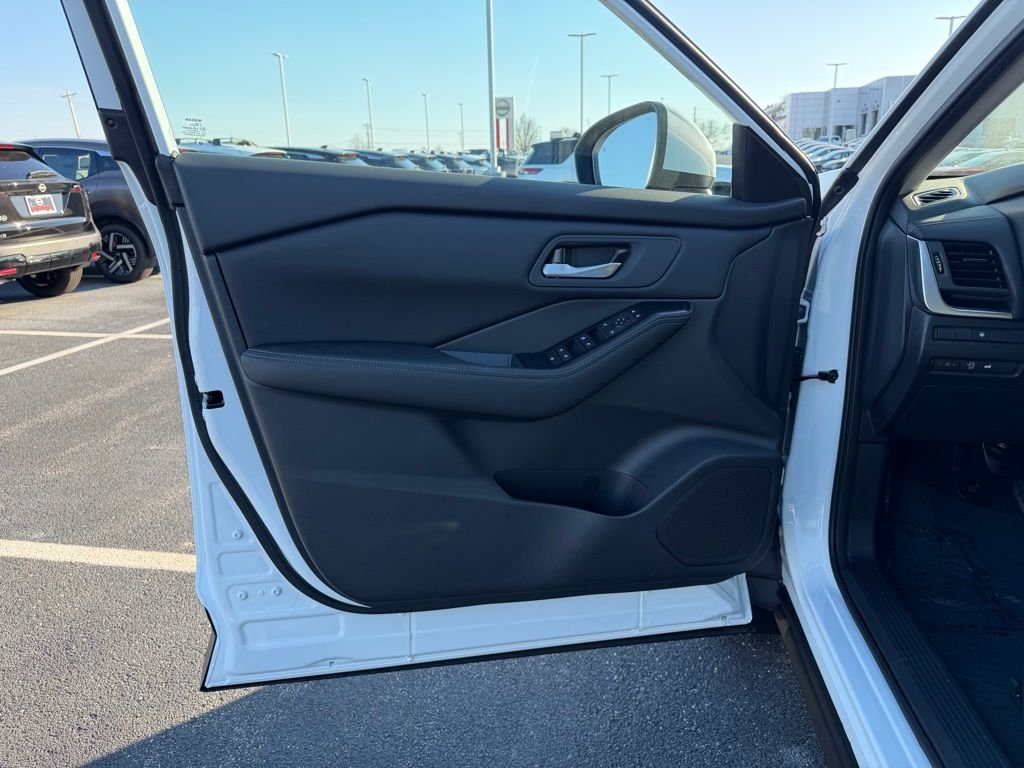 New 2026 Everest White Pearl TriCoat Nissan SV image 12