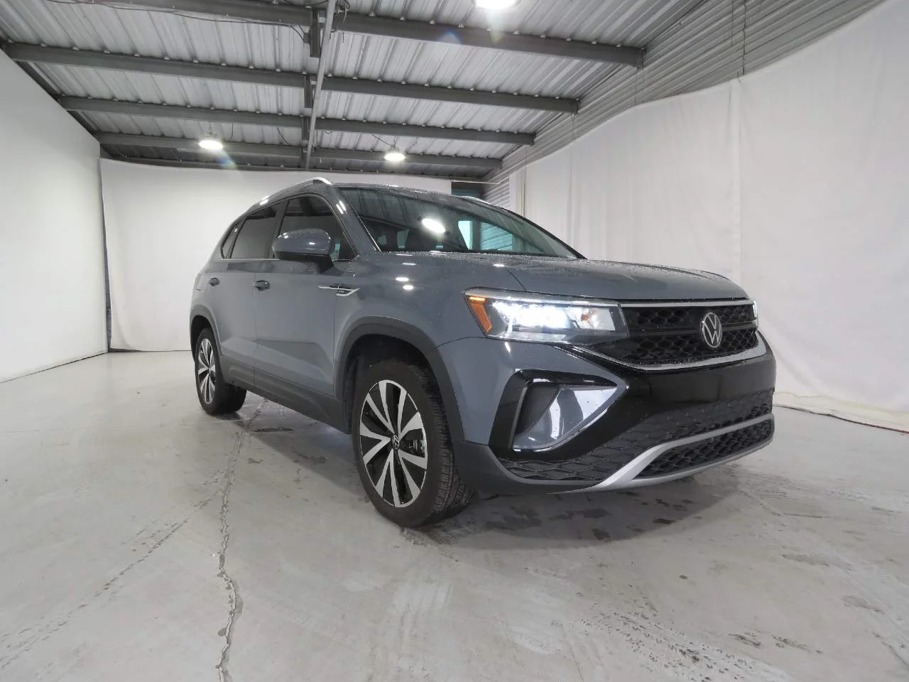 Used 2023 Pure Gray Volkswagen SE image 3