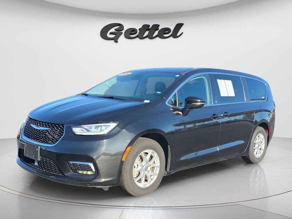 2023 Chrysler Pacifica Touring L's photo