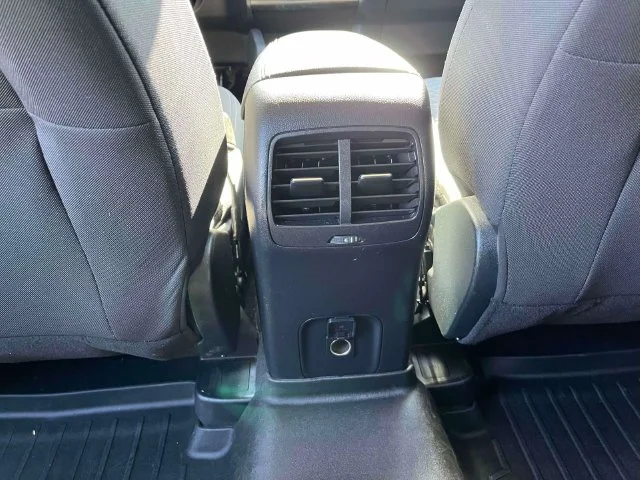 Certified Used 2020 Oxford White Ford SE image 16