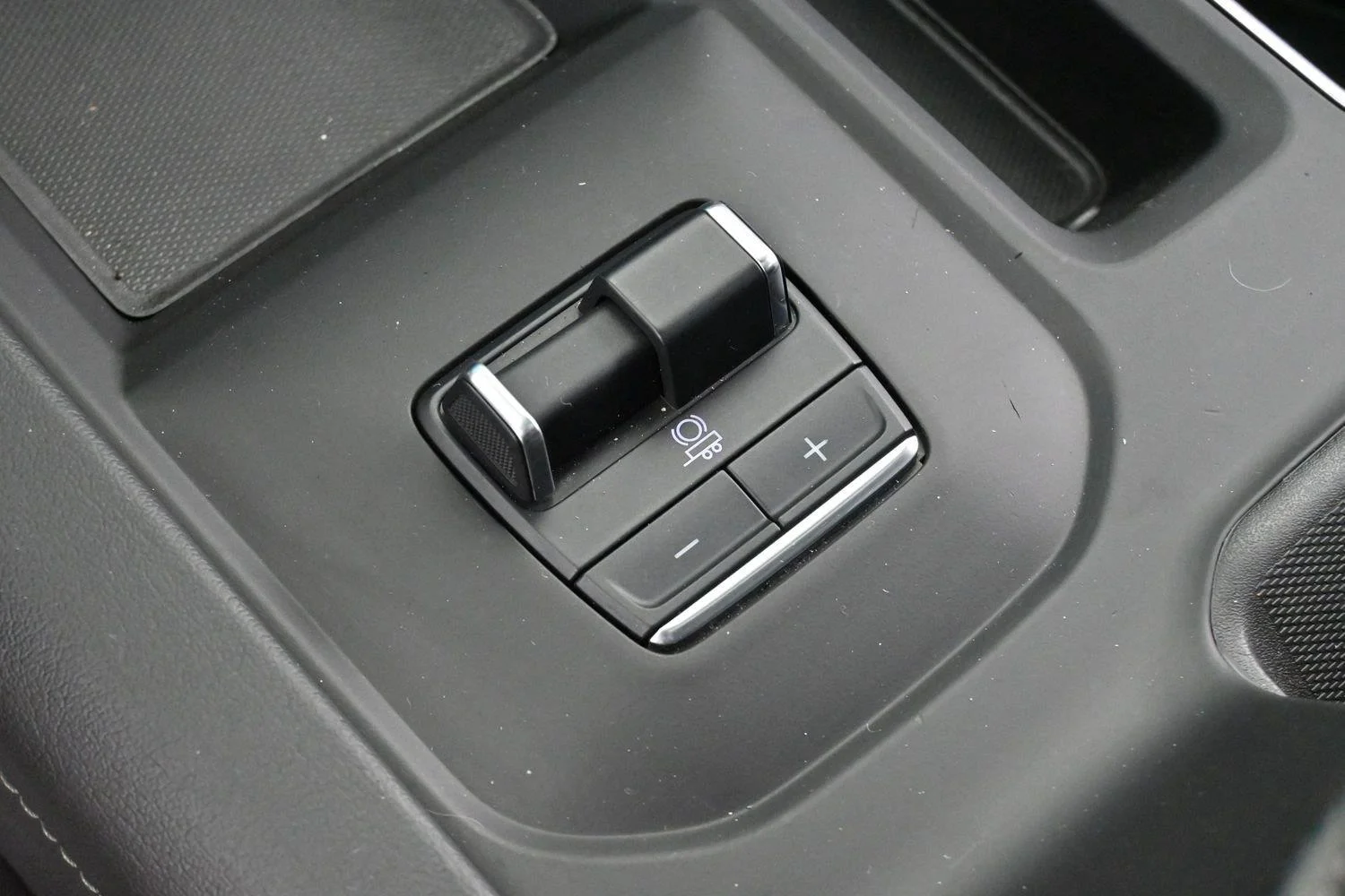 Used 2024 Onyx Black GMC Denali image 28