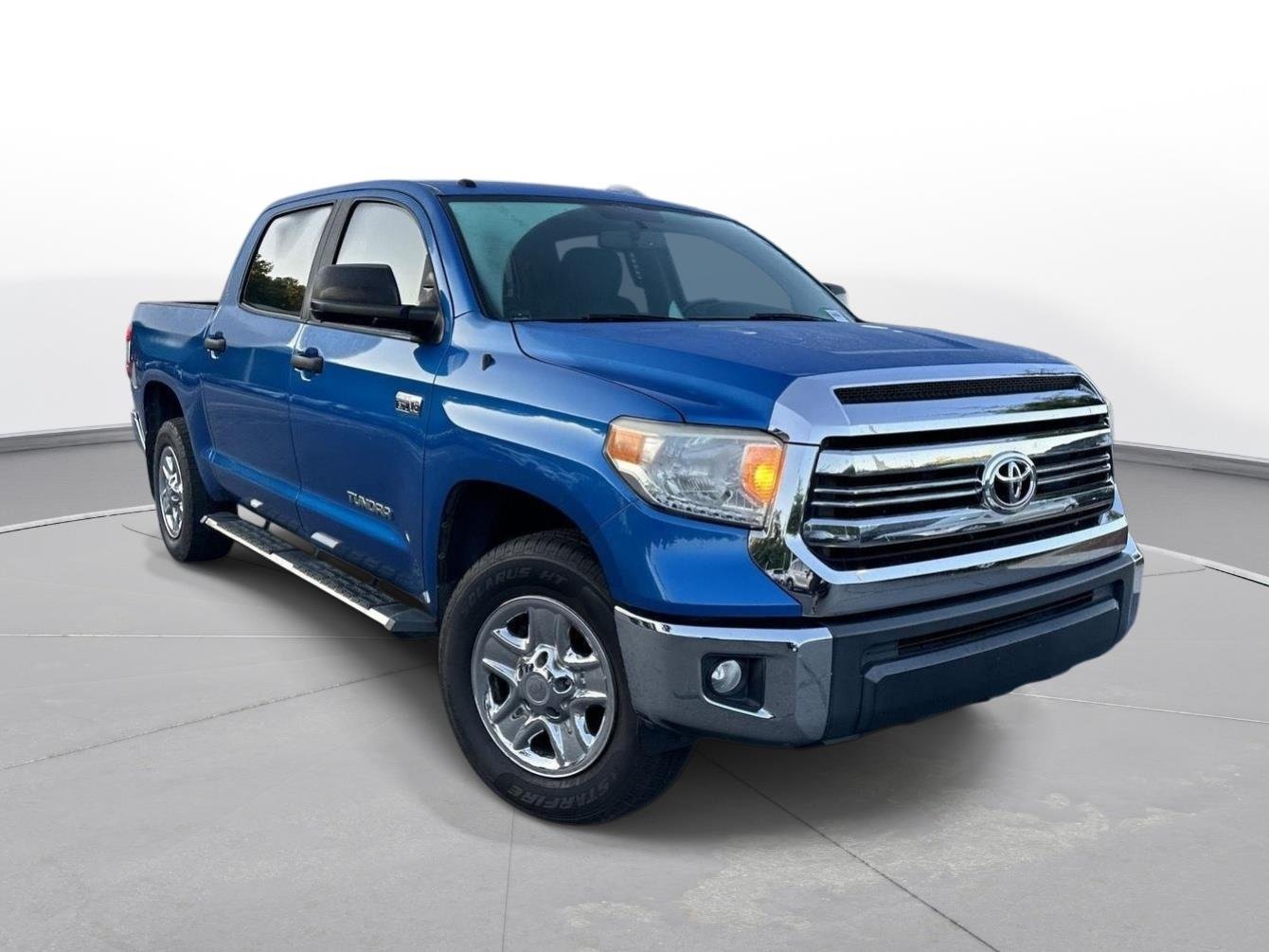 Used 2017 Blazing Blue Pearl Toyota SR5 image 4