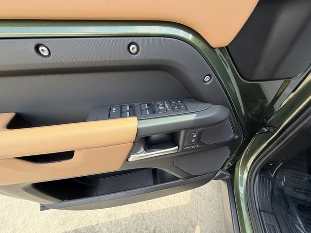 New 2026 Woolstone Green Land Rover X-Dynamic SE image 11