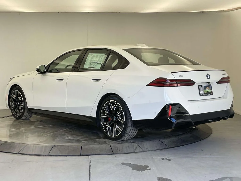 New 2026 White BMW xDrive40 image 3