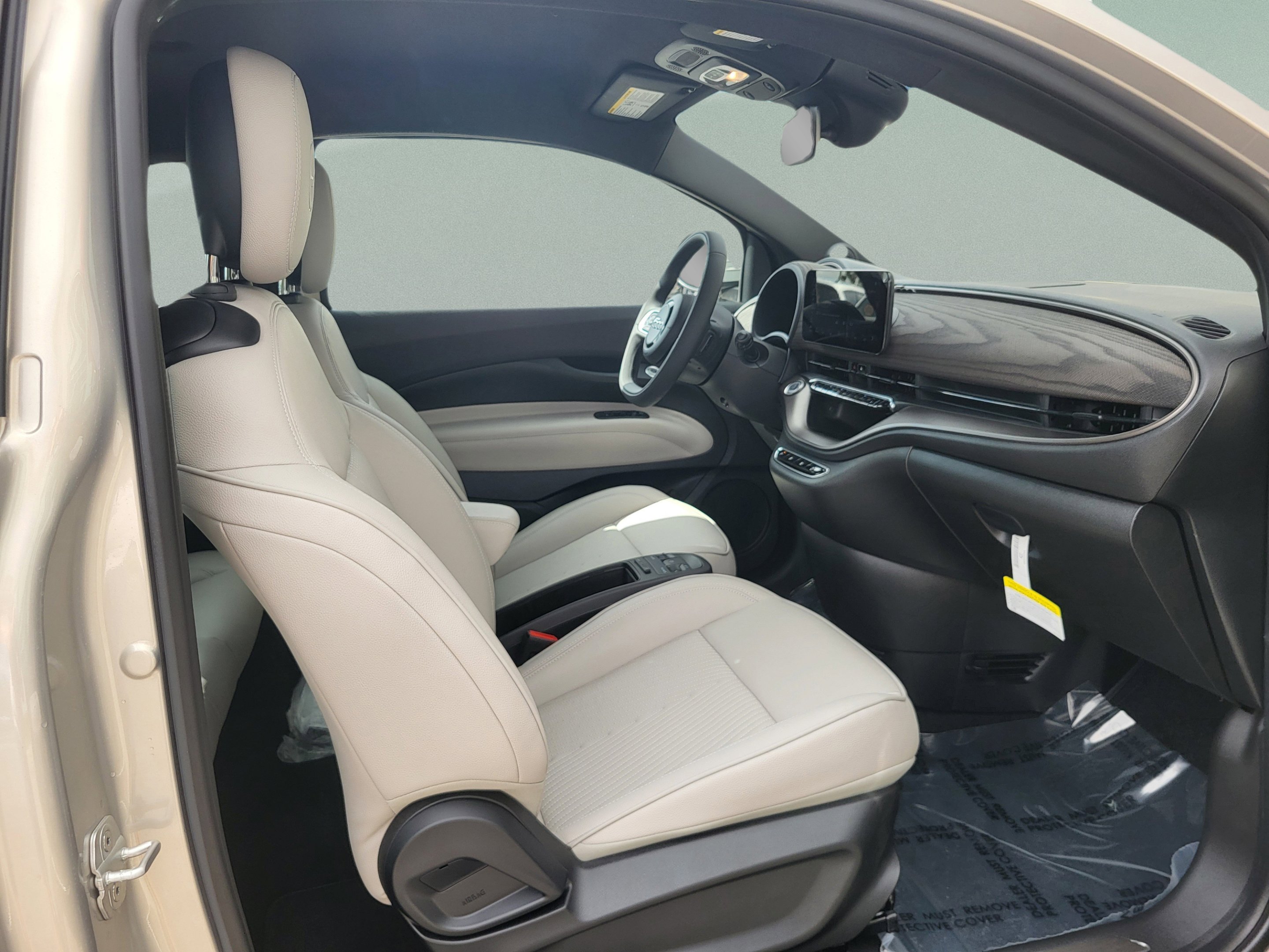 2025 FIAT 500e Base - Photo 40