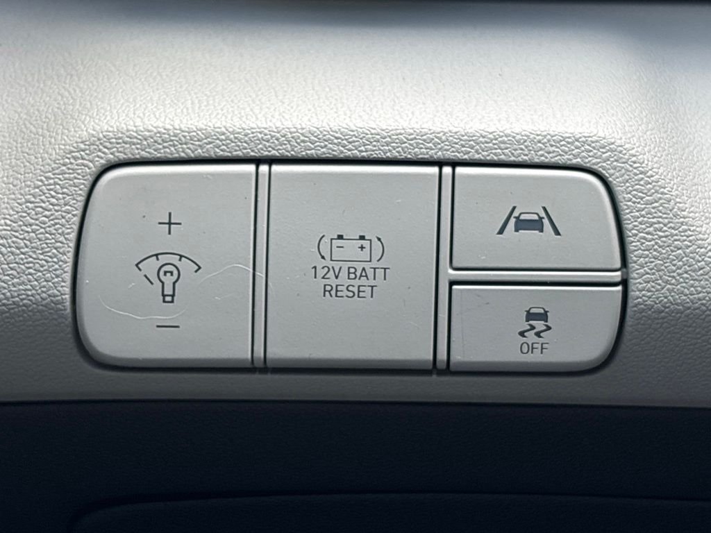 Used 2023 White Hyundai Limited image 26