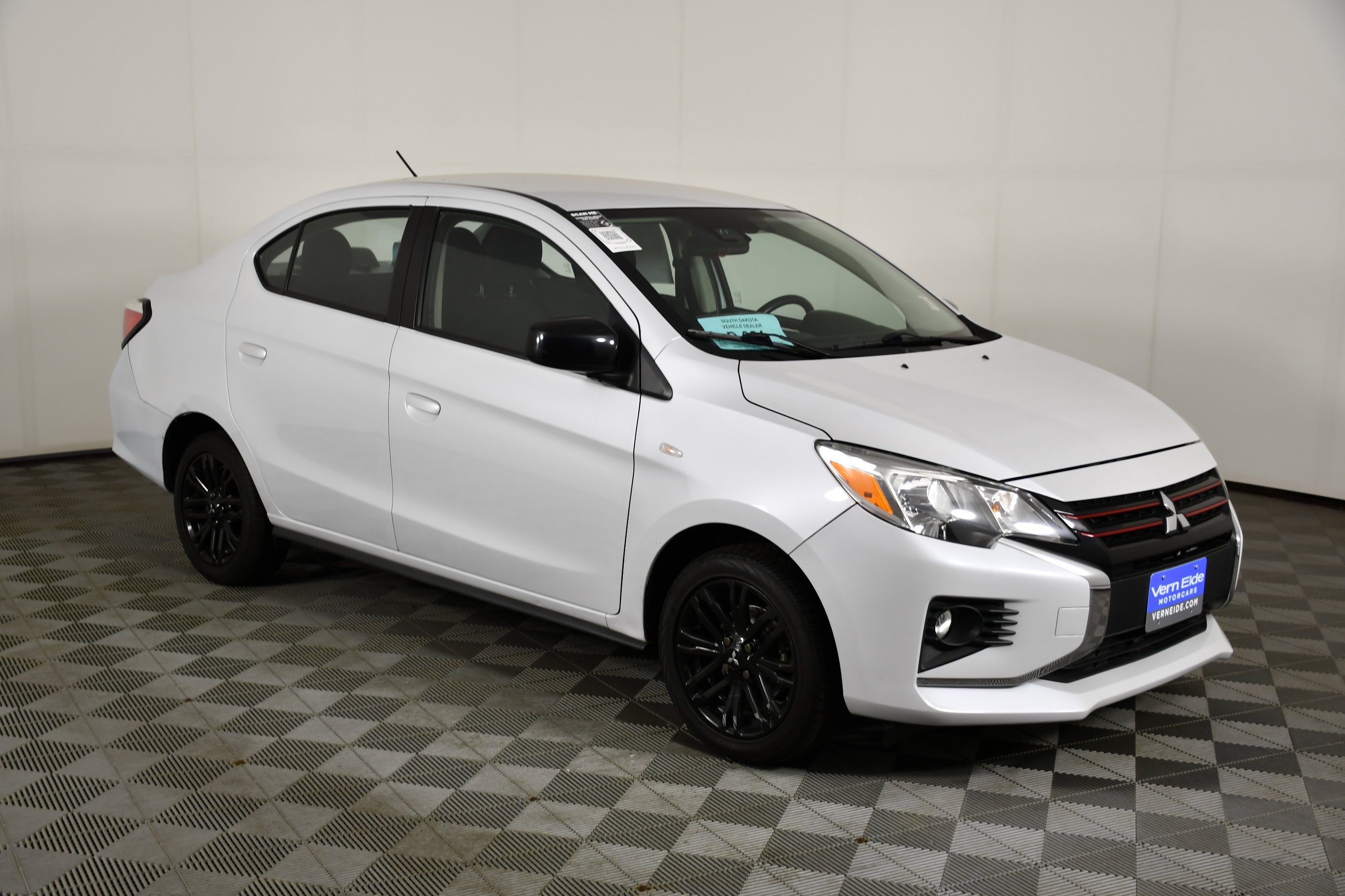 Used 2022 White Mitsubishi Black Edition image 4