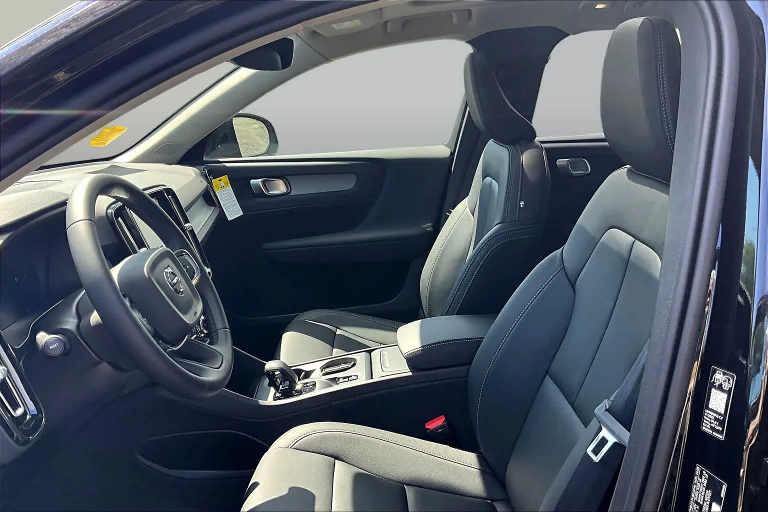 2026 Volvo XC40 Core - Photo 13