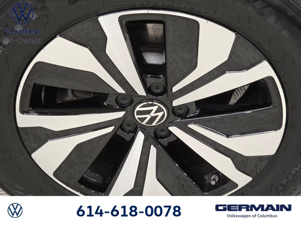 Used 2025  Volkswagen 2.0T SE image 12