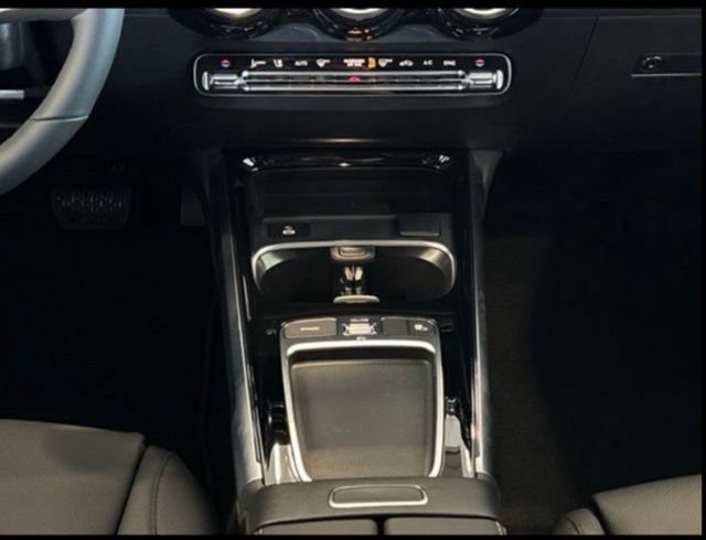 New 2026 Polar White Mercedes-Benz GLB 250 image 37