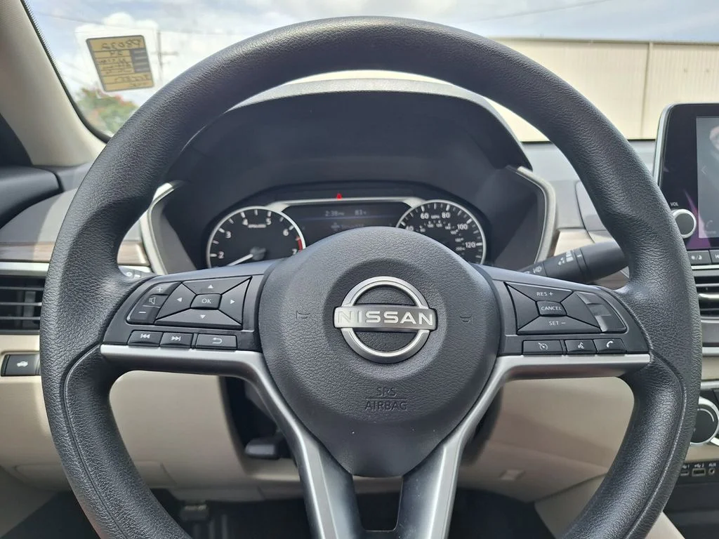 Used 2024 White Nissan 2.5 SV image 17